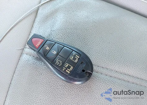 2013 Chrysler Town & Country Touring z USA, uszkodzony, nr VIN 2C4RC1BG4DR583845